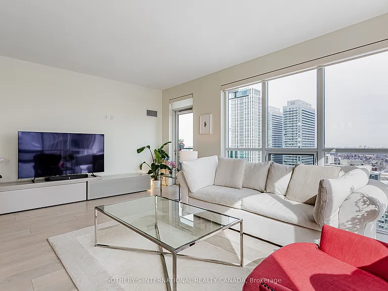 70 Roehampton Ave #2014 — Photo 15