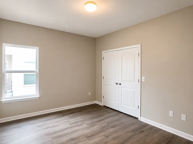 186 Cornelia St — Photo 10