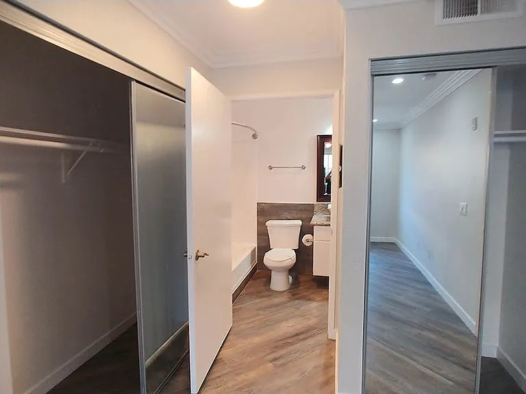 Villa De Adel Apts — Photo 108