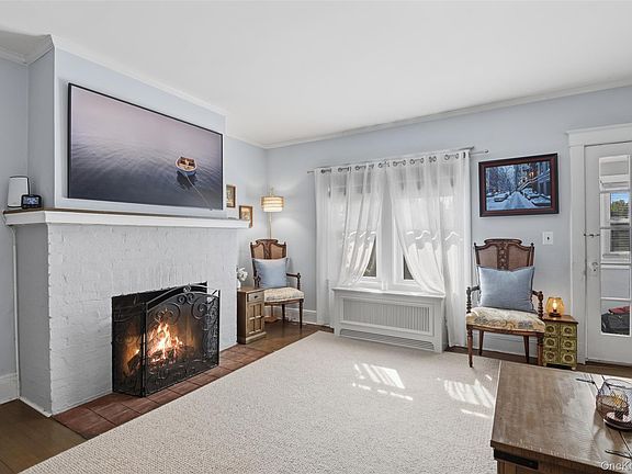 4th image of 220-222 Carol Avenue