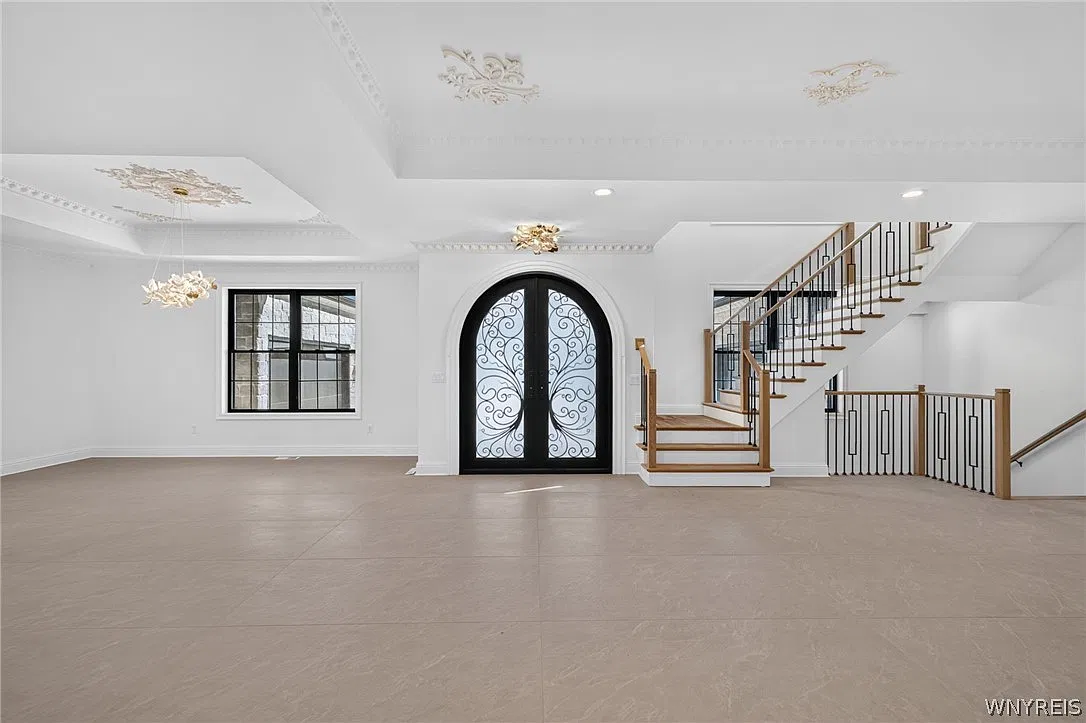 4 bed, 6.0 bath, 5458 sqft, $10,000 — Photo 4