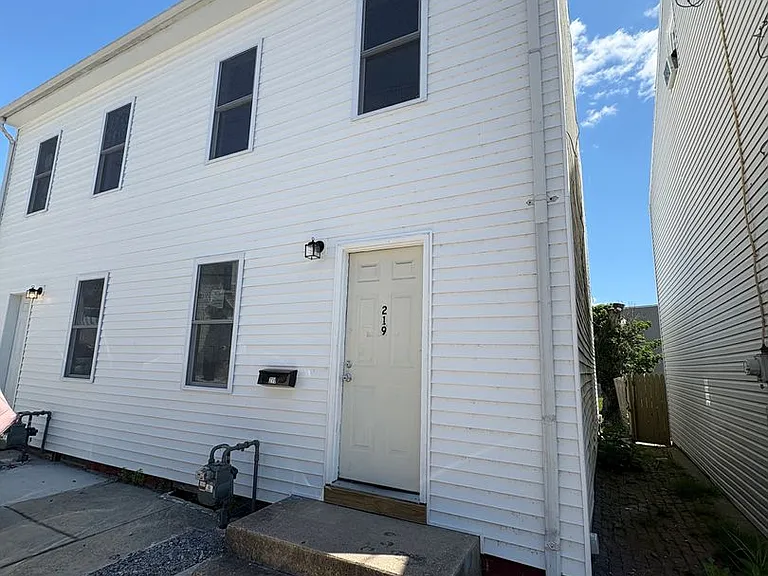 219 S Hartley St — Photo 12