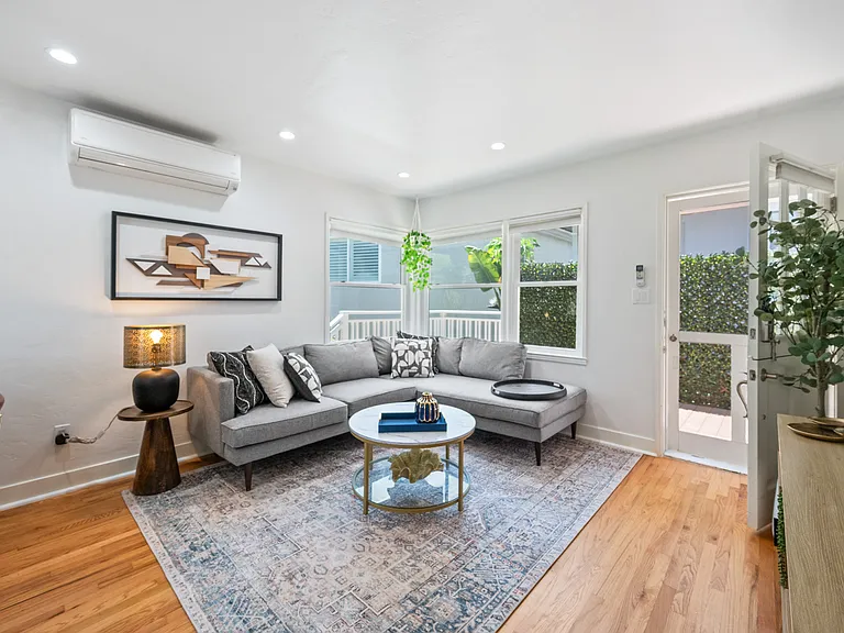 3717 Riviera Dr — Photo 8