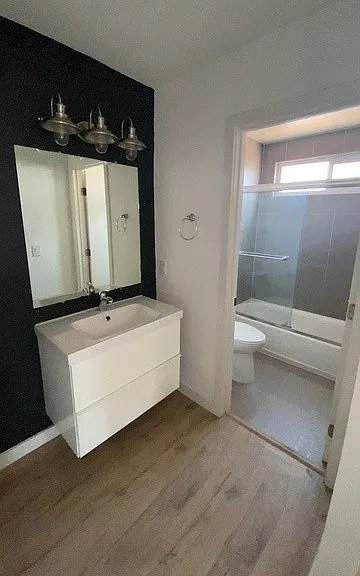 14153 Victory Blvd. — Photo 17