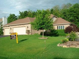 9394 Forest Ridge Dr, Roscoe, IL 61073