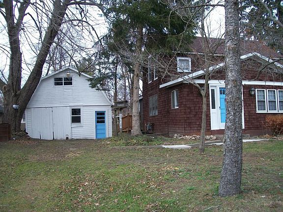 3rd image of 405 E Walnut St