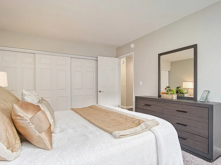 St. Charles Oaks Apartments — Photo 12