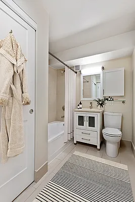 Rented by Greystar | media 6