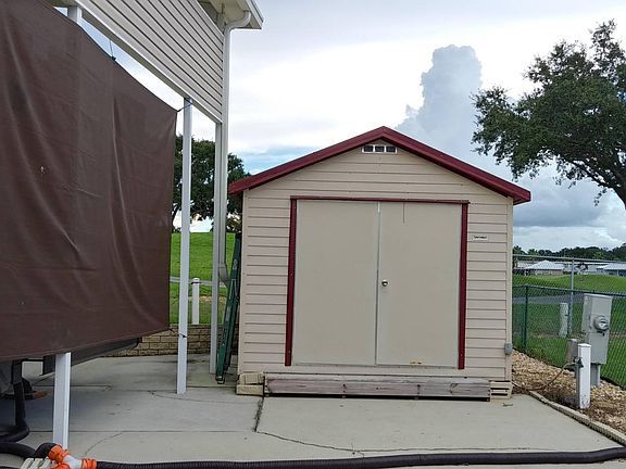 3rd image of 413 Golfview Dr
