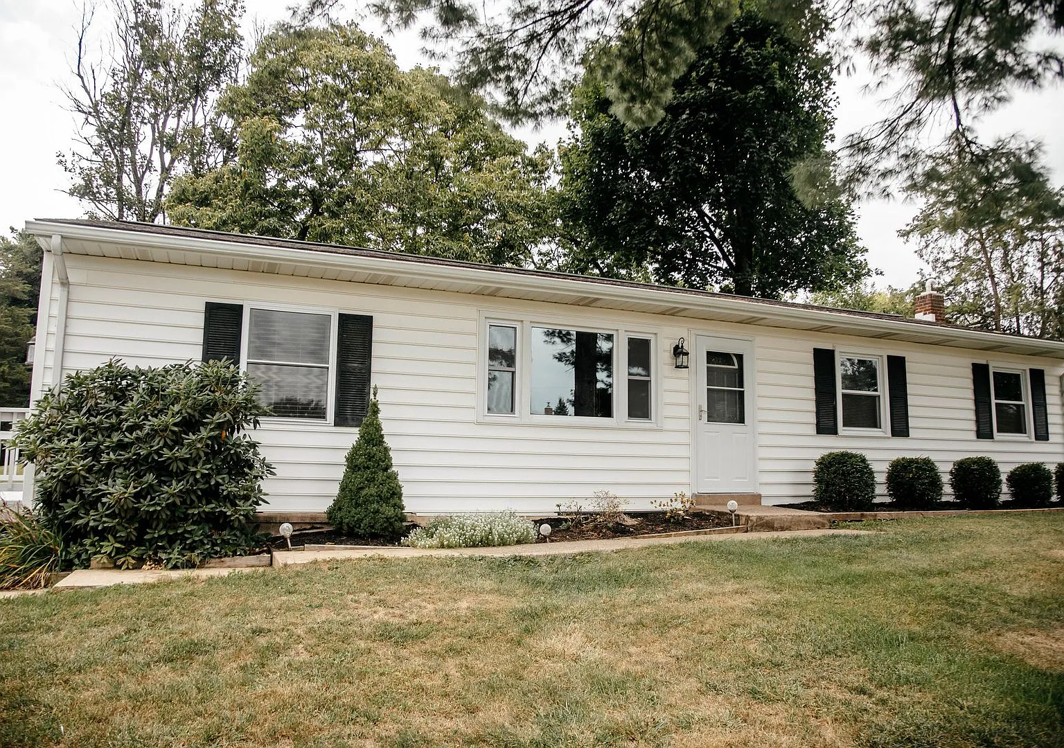 Fully Furnished Single Family Home - Internet And Basic Cable Included - 5% Military Or Student D... — Photo 1