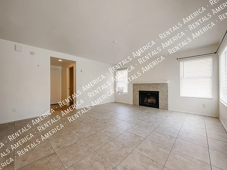 2361 W Myrtle Dr — Photo 6