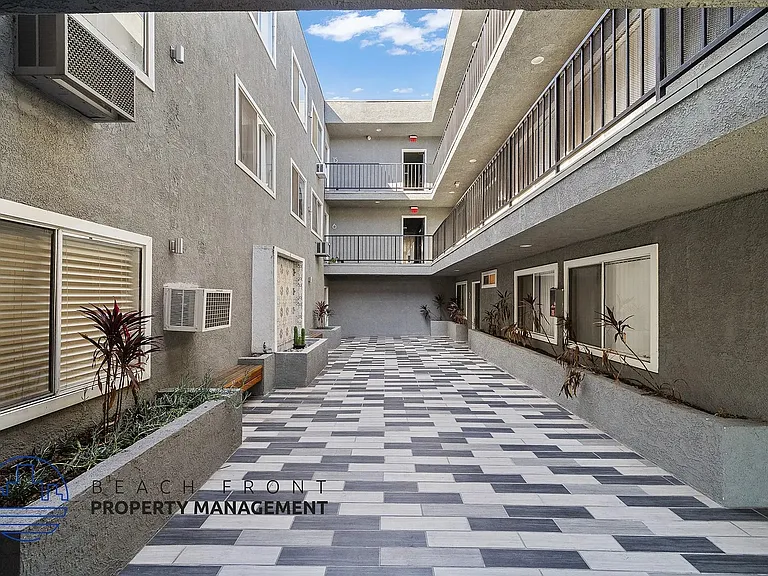 229 S. Normandie Ave. — Photo 33