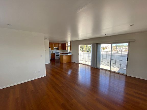 5th image of 530 Richmond St