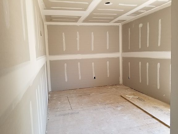 3rd image of 1001 N Loraine St