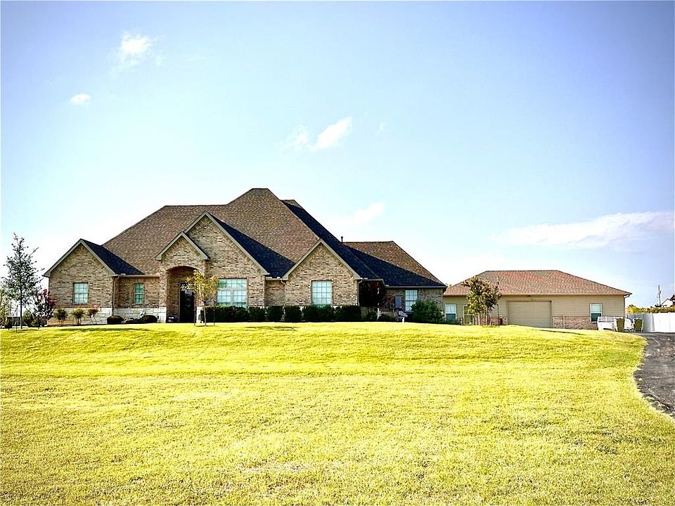 1st image of 895 Schneider Rd
