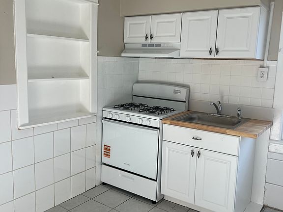 3rd image of 225 E Cresse Ave #6