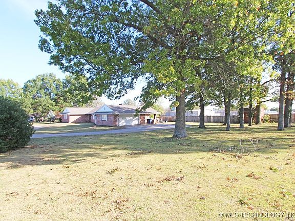 3rd image of 723 Country Club Dr