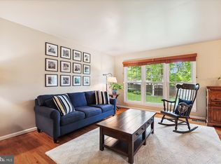 8322 Riverside Rd, Alexandria, VA 22308