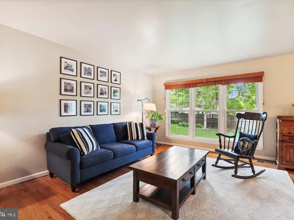 8322 Riverside Rd, Alexandria, VA 22308