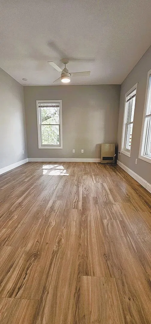 31 Marble Ave — Photo 3