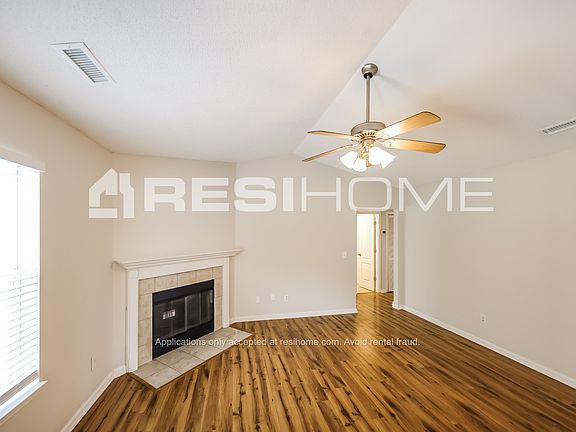 5th image of 211 Old Country Ct