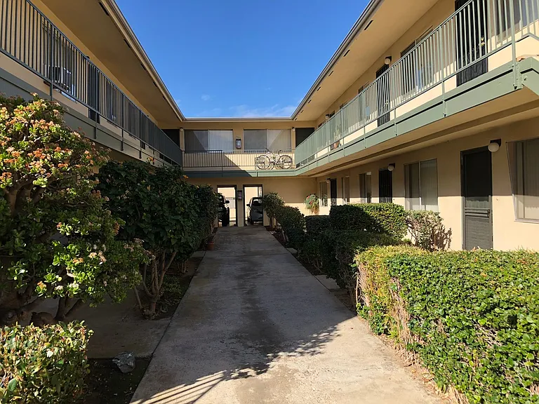 Desert Spa Apartments — Photo 15