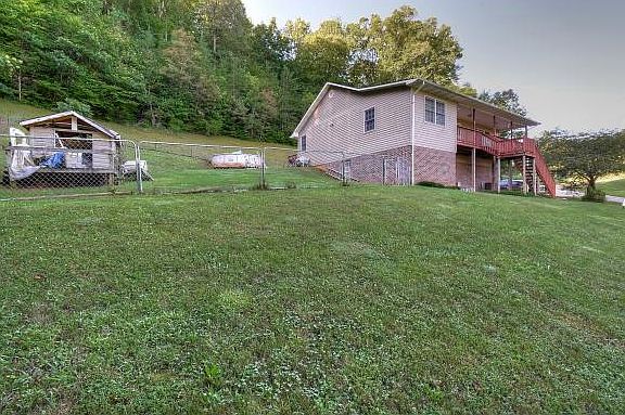 3rd image of 115 Andrews Dr
