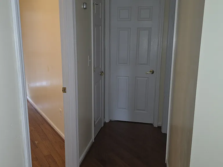 907 Hopkins St — Photo 12