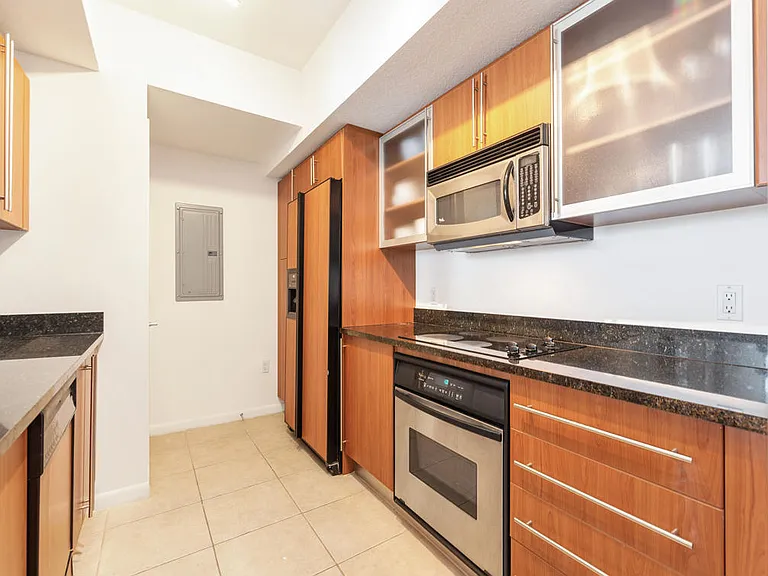 1551 N Flagler Dr #903 — Photo 8