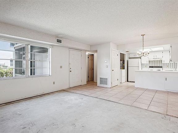 5th image of 93 WINDTREE LANE #102