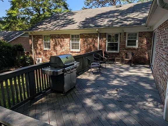 4th image of 255 Heathwood Dr