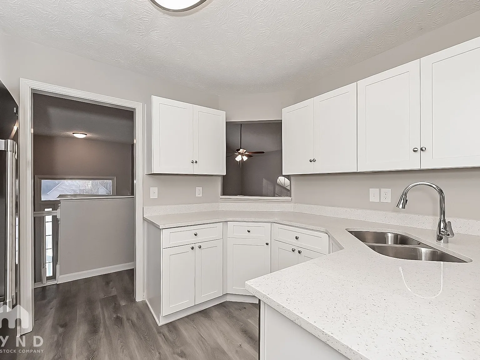 4 bed, 3.0 bath, 2384 sqft, $2,365 — Photo 3