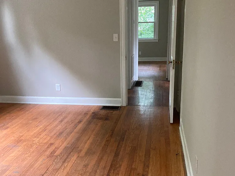 2234 Stratford Ave — Photo 2