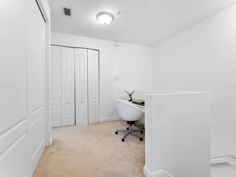 638 NW 38th Cir — Photo 20