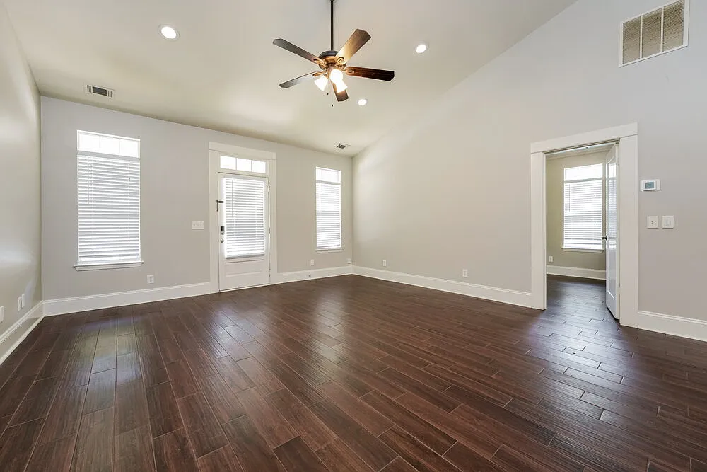 3 bed, 2.0 bath, 1632 sqft, $2,085 — Photo 4