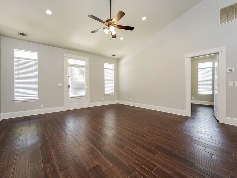 605 Brookwater Dr — Photo 4