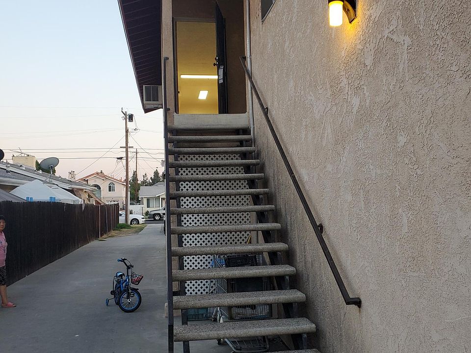 Entrance to Unit with driveway
