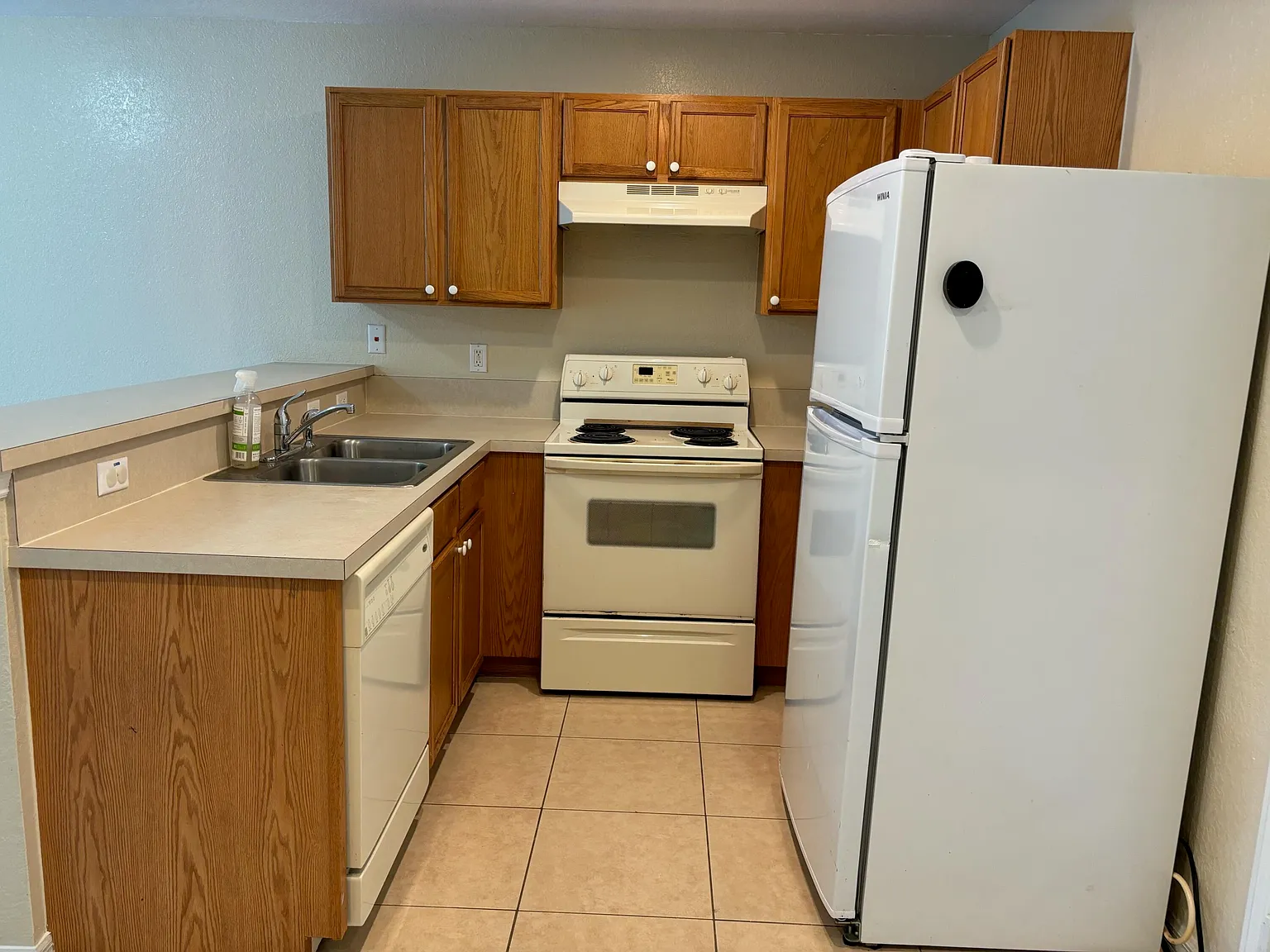 3 bed, 2.5 bath, 1492 sqft, $2,200 — Photo 3
