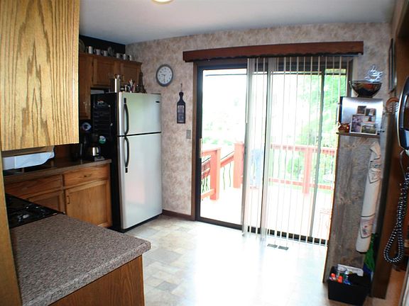 4th image of 327 N Oakwood Ct
