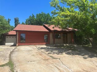 816 N Ramblin Oaks Dr, Moore, OK 73160