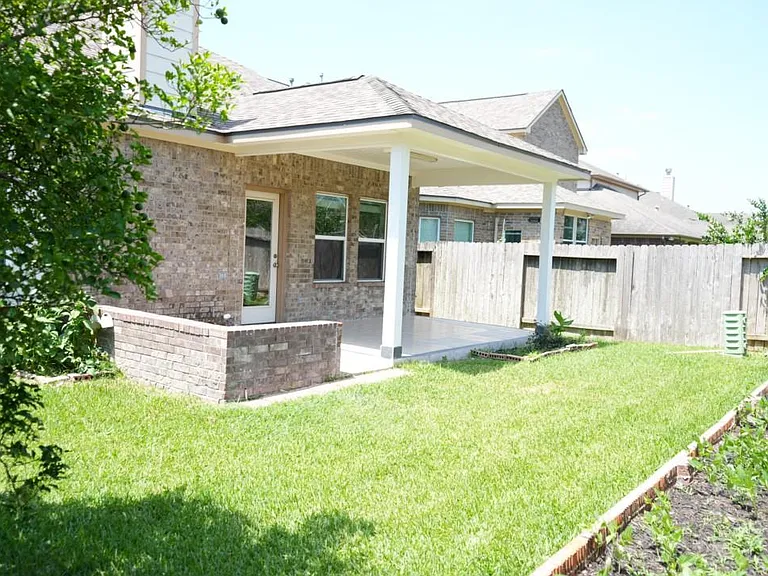 6306 Bain Dr — Photo 37