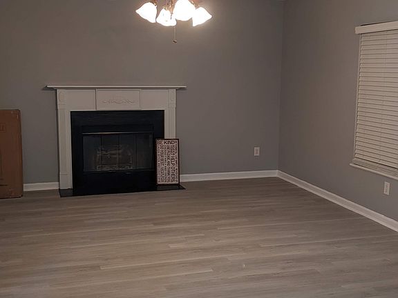 2nd image of 154 Cranbrook Ct