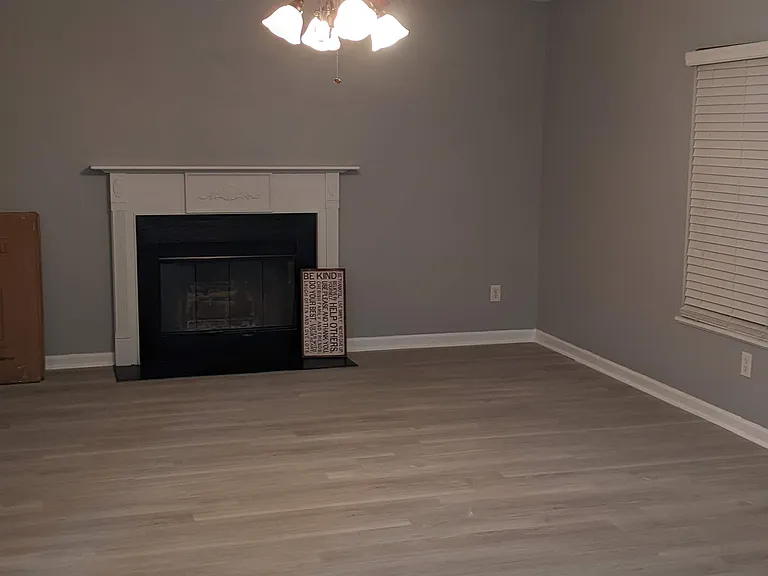 154 Cranbrook Ct — Photo 2
