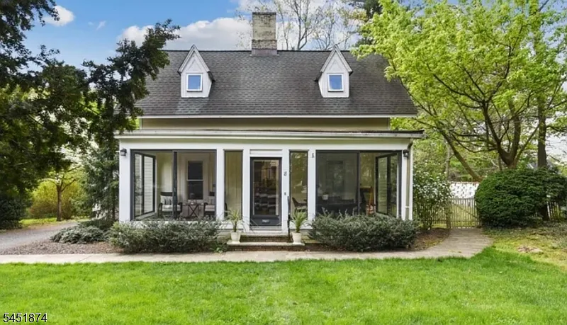 8 Franklin Pl