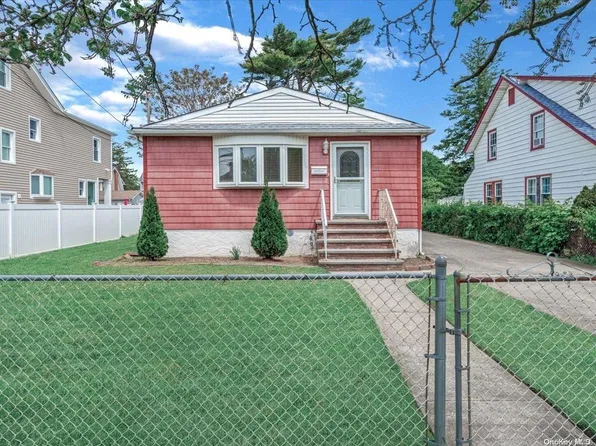 133 Lillian Avenue, Freeport, NY 11520