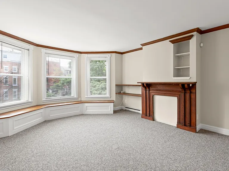 19 Western Ave — Photo 4