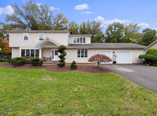 31 Sandburg Dr, Morganville, NJ 07751