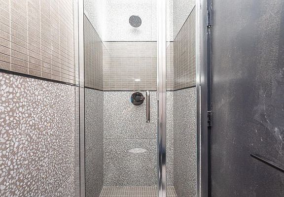 5th image of 891 Willoughby Ave #4A