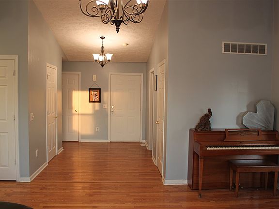 3rd image of 2720 S Pinehurst Dr