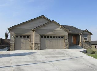 1427 Badger Mountain Loop, Richland, WA 99352